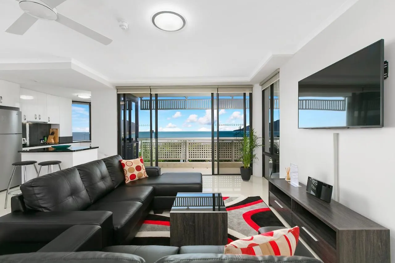 Cairns Luxury Seafront Apartment