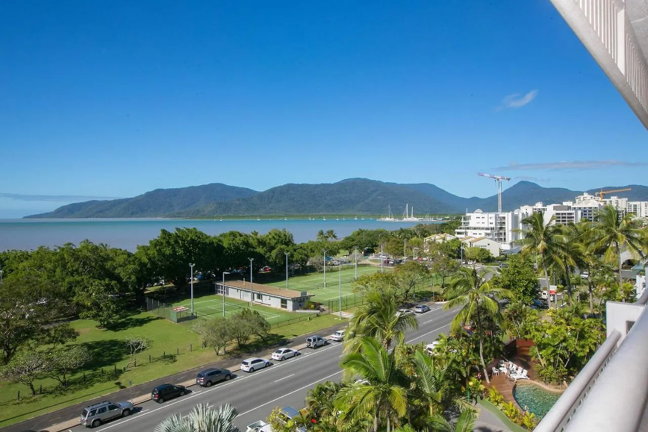 Cairns Luxury Seafront Apartment