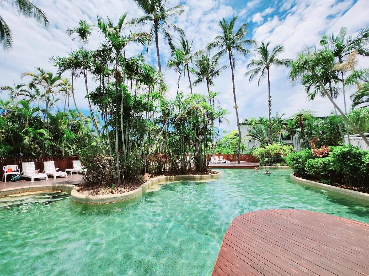 Cairns Luxury Seafront Apartment
